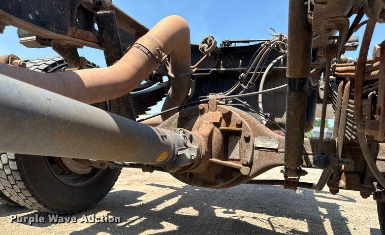 image for item EM2040 2015 Dodge Ram 5500 Crew Cab truck cab and chassis