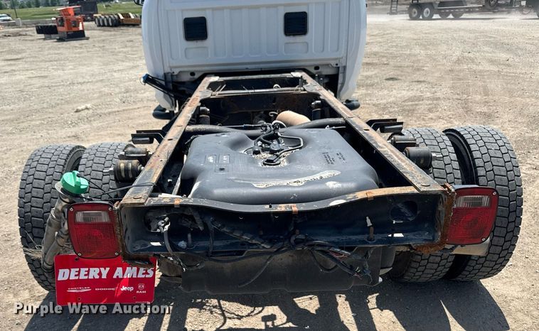 image for item EM2040 2015 Dodge Ram 5500 Crew Cab truck cab and chassis
