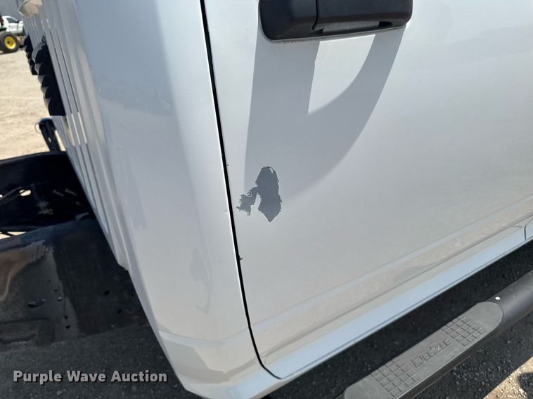 image for item EM2040 2015 Dodge Ram 5500 Crew Cab truck cab and chassis