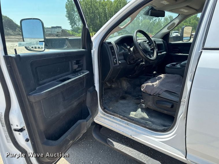 image for item EM2040 2015 Dodge Ram 5500 Crew Cab truck cab and chassis