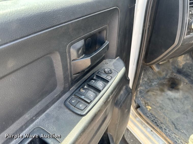 image for item EM2040 2015 Dodge Ram 5500 Crew Cab truck cab and chassis