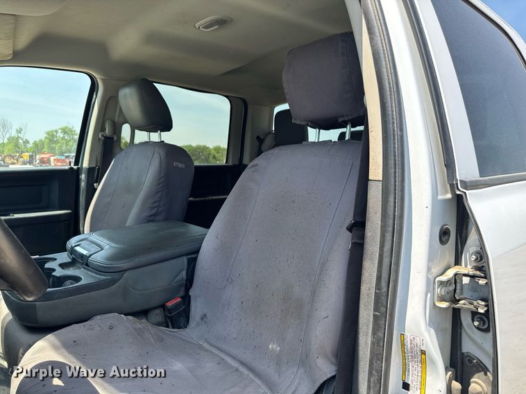 image for item EM2040 2015 Dodge Ram 5500 Crew Cab truck cab and chassis