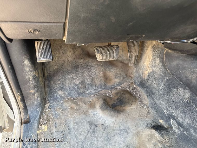 image for item EM2040 2015 Dodge Ram 5500 Crew Cab truck cab and chassis