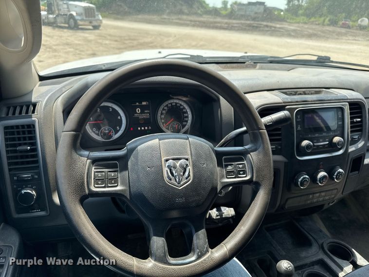 image for item EM2040 2015 Dodge Ram 5500 Crew Cab truck cab and chassis