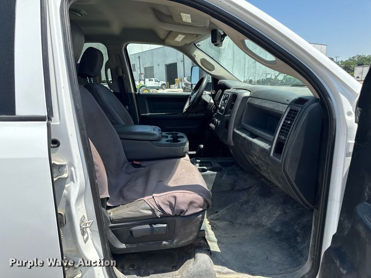 image for item EM2040 2015 Dodge Ram 5500 Crew Cab truck cab and chassis