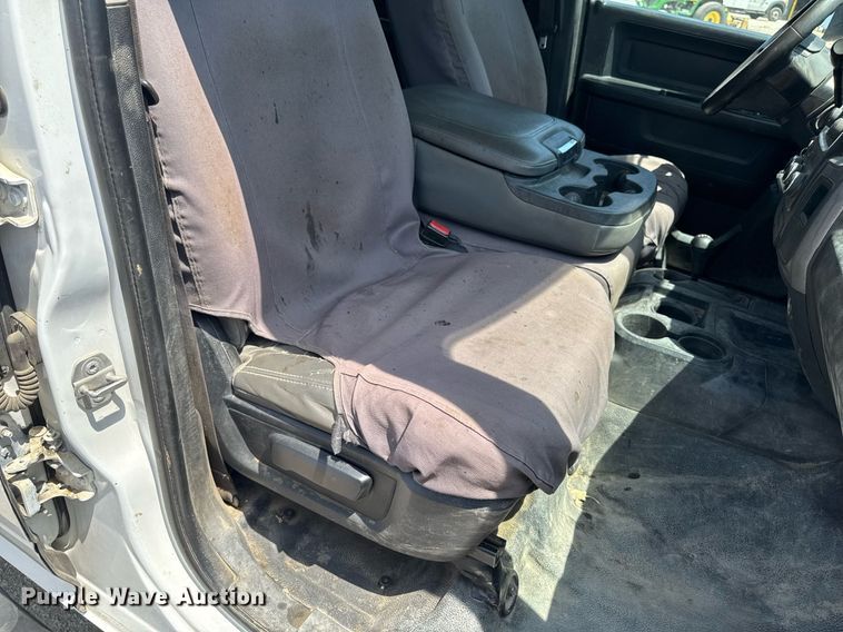 image for item EM2040 2015 Dodge Ram 5500 Crew Cab truck cab and chassis