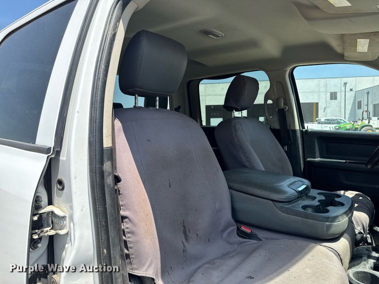 image for item EM2040 2015 Dodge Ram 5500 Crew Cab truck cab and chassis