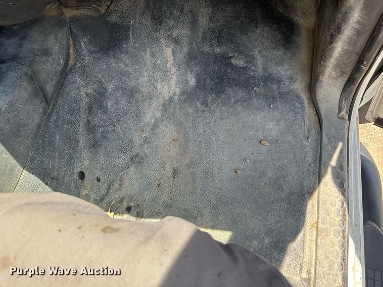 image for item EM2040 2015 Dodge Ram 5500 Crew Cab truck cab and chassis