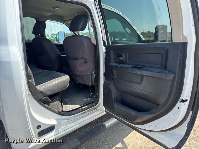 image for item EM2040 2015 Dodge Ram 5500 Crew Cab truck cab and chassis