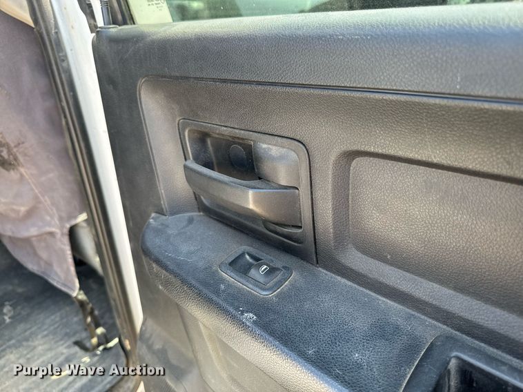 image for item EM2040 2015 Dodge Ram 5500 Crew Cab truck cab and chassis