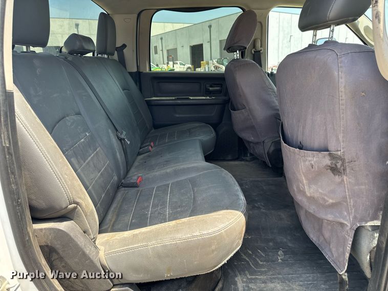 image for item EM2040 2015 Dodge Ram 5500 Crew Cab truck cab and chassis