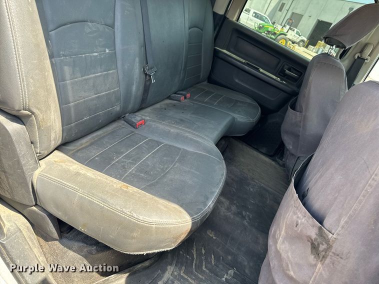 image for item EM2040 2015 Dodge Ram 5500 Crew Cab truck cab and chassis