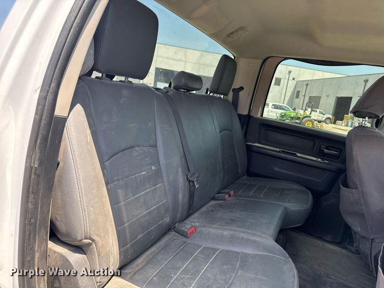 image for item EM2040 2015 Dodge Ram 5500 Crew Cab truck cab and chassis