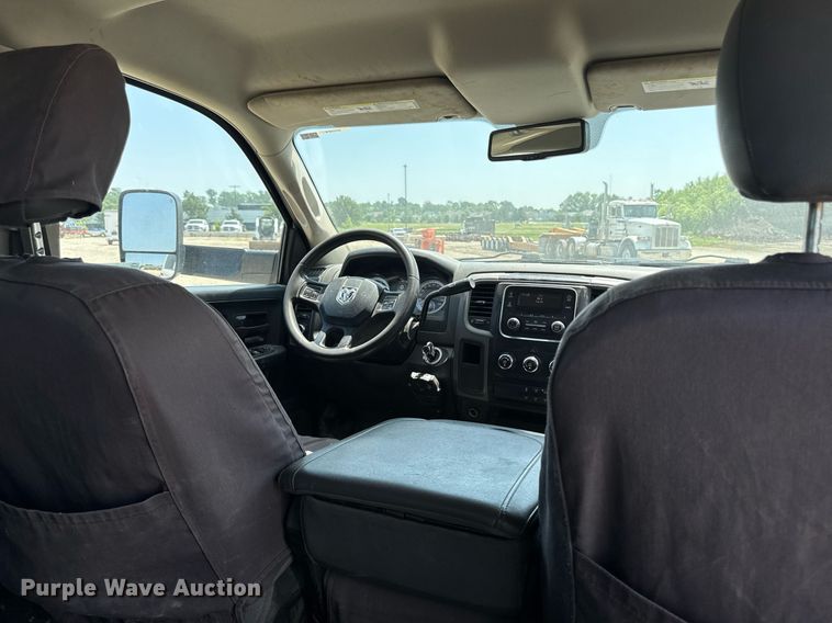 image for item EM2040 2015 Dodge Ram 5500 Crew Cab truck cab and chassis