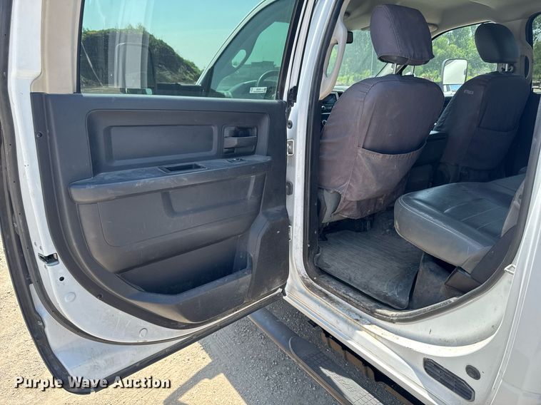 image for item EM2040 2015 Dodge Ram 5500 Crew Cab truck cab and chassis