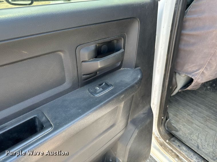 image for item EM2040 2015 Dodge Ram 5500 Crew Cab truck cab and chassis