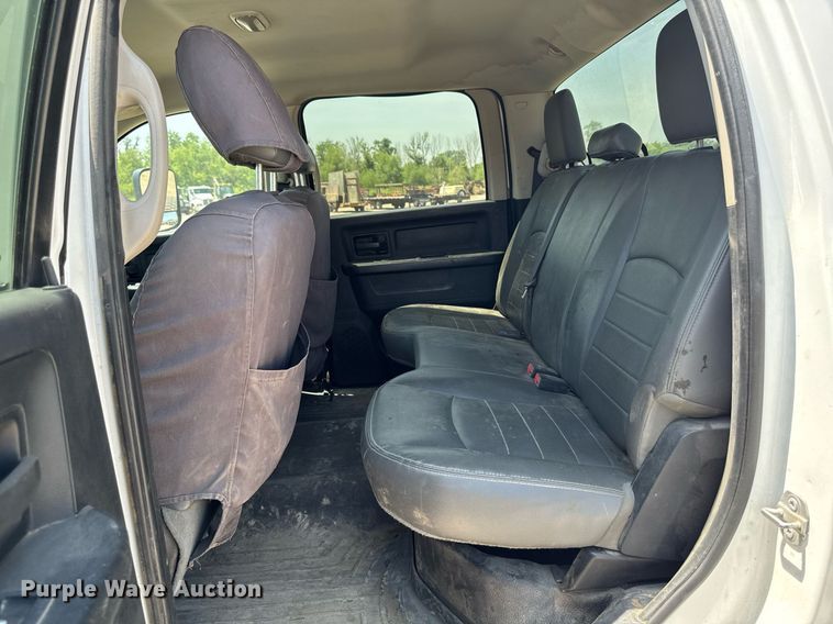 image for item EM2040 2015 Dodge Ram 5500 Crew Cab truck cab and chassis