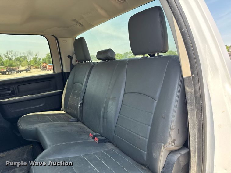 image for item EM2040 2015 Dodge Ram 5500 Crew Cab truck cab and chassis