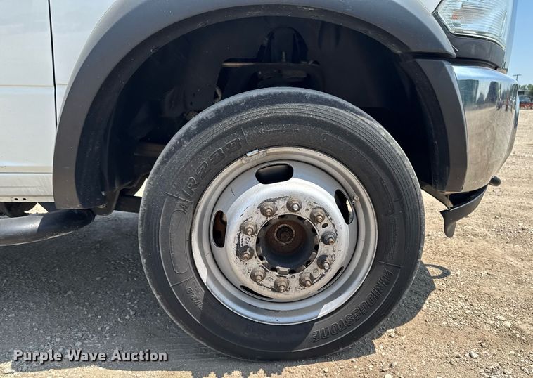 image for item EM2040 2015 Dodge Ram 5500 Crew Cab truck cab and chassis