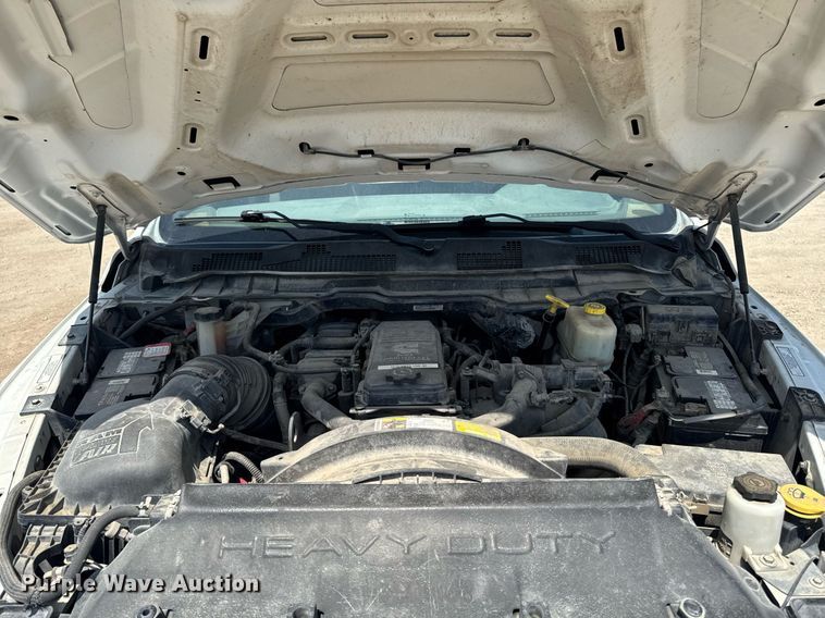 image for item EM2040 2015 Dodge Ram 5500 Crew Cab truck cab and chassis