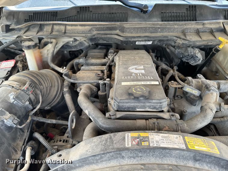 image for item EM2040 2015 Dodge Ram 5500 Crew Cab truck cab and chassis