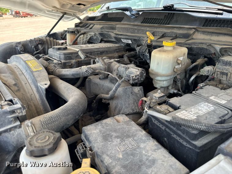 image for item EM2040 2015 Dodge Ram 5500 Crew Cab truck cab and chassis