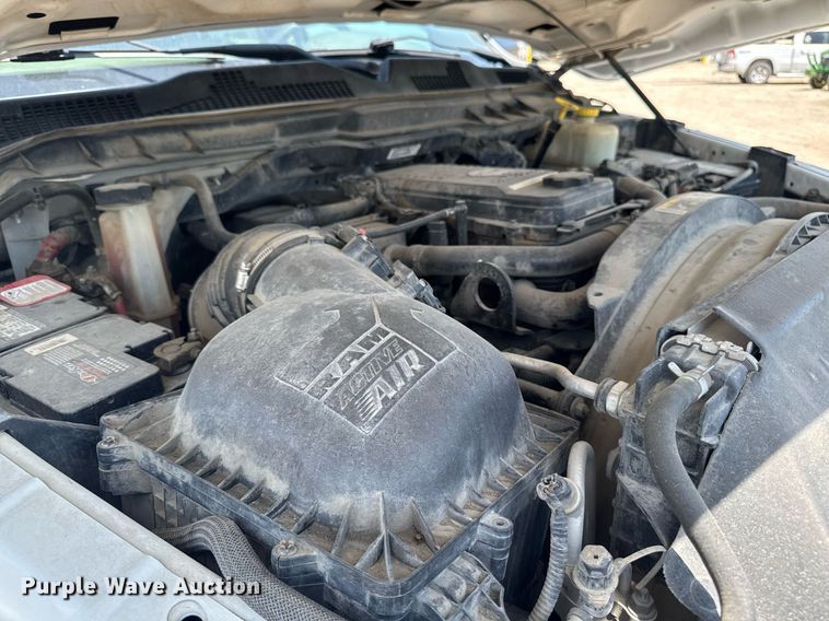 image for item EM2040 2015 Dodge Ram 5500 Crew Cab truck cab and chassis