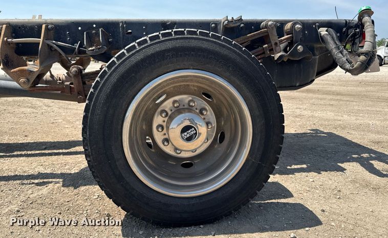 image for item EM2040 2015 Dodge Ram 5500 Crew Cab truck cab and chassis