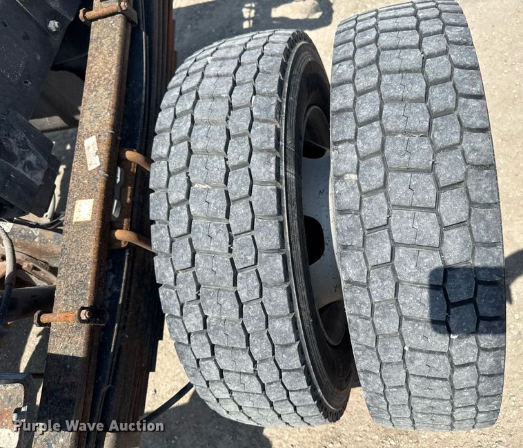 image for item EM2040 2015 Dodge Ram 5500 Crew Cab truck cab and chassis