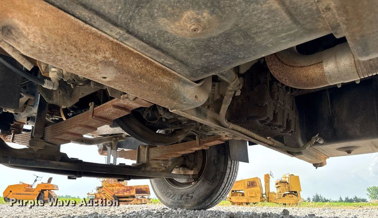 image for item EM2046 1998 GMC C7500 utility / service truck