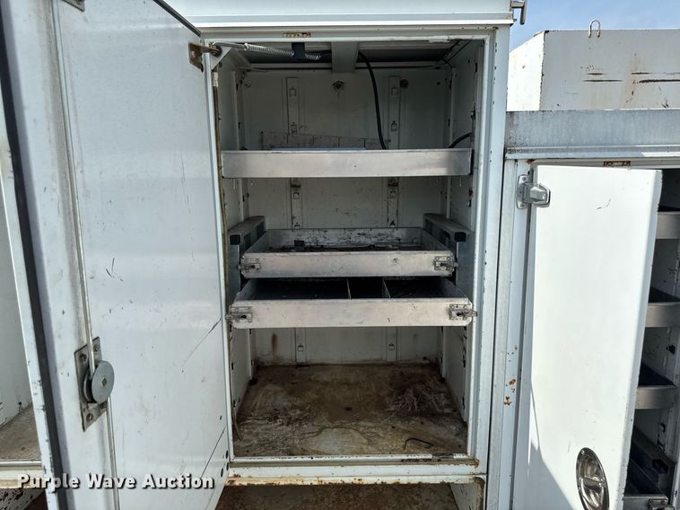 image for item EM2046 1998 GMC C7500 utility / service truck