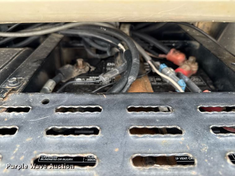 image for item EM2046 1998 GMC C7500 utility / service truck