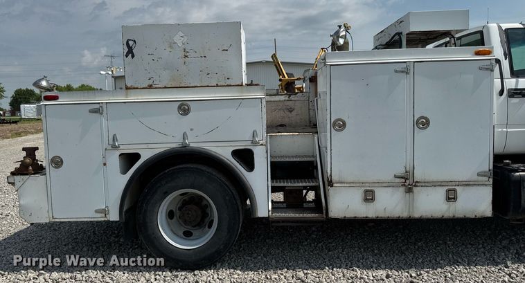 image for item EM2046 1998 GMC C7500 utility / service truck