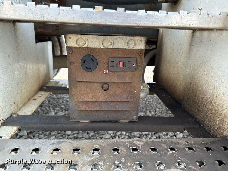 image for item EM2046 1998 GMC C7500 utility / service truck