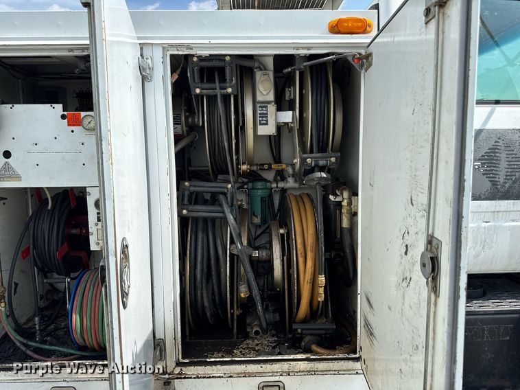 image for item EM2046 1998 GMC C7500 utility / service truck