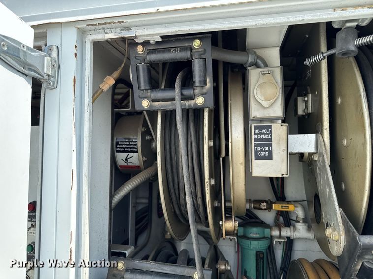 image for item EM2046 1998 GMC C7500 utility / service truck