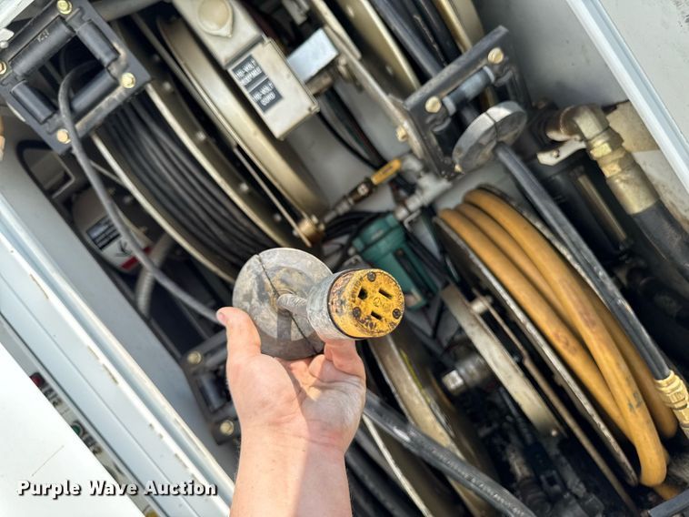 image for item EM2046 1998 GMC C7500 utility / service truck