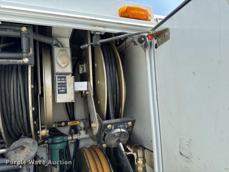 image for item EM2046 1998 GMC C7500 utility / service truck