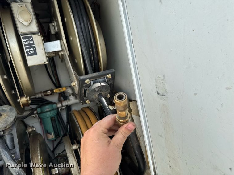 image for item EM2046 1998 GMC C7500 utility / service truck