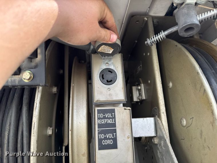 image for item EM2046 1998 GMC C7500 utility / service truck