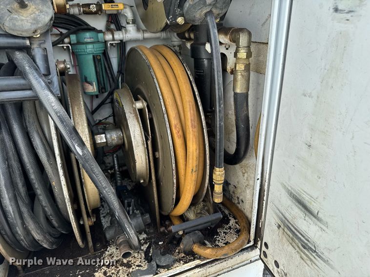 image for item EM2046 1998 GMC C7500 utility / service truck