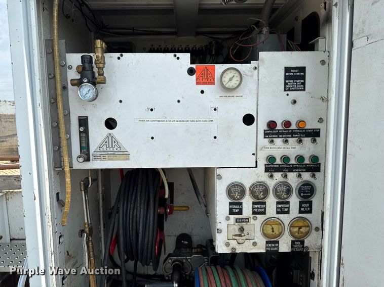 image for item EM2046 1998 GMC C7500 utility / service truck