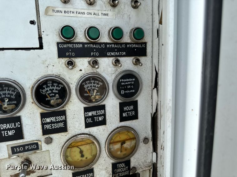 image for item EM2046 1998 GMC C7500 utility / service truck