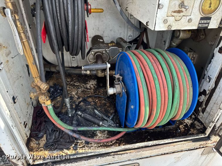 image for item EM2046 1998 GMC C7500 utility / service truck