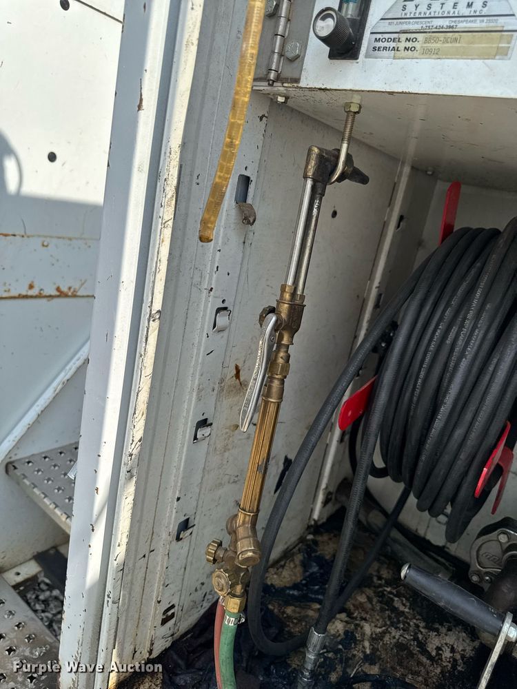 image for item EM2046 1998 GMC C7500 utility / service truck