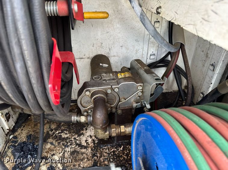 image for item EM2046 1998 GMC C7500 utility / service truck