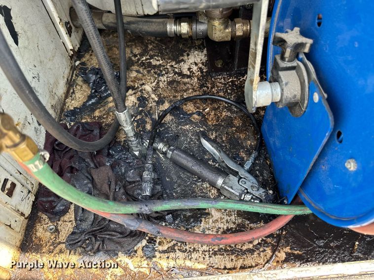 image for item EM2046 1998 GMC C7500 utility / service truck