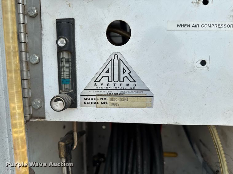 image for item EM2046 1998 GMC C7500 utility / service truck