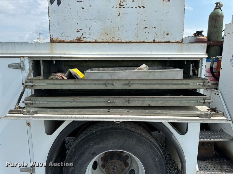 image for item EM2046 1998 GMC C7500 utility / service truck