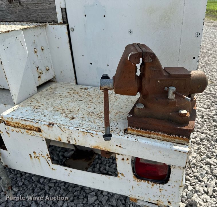 image for item EM2046 1998 GMC C7500 utility / service truck